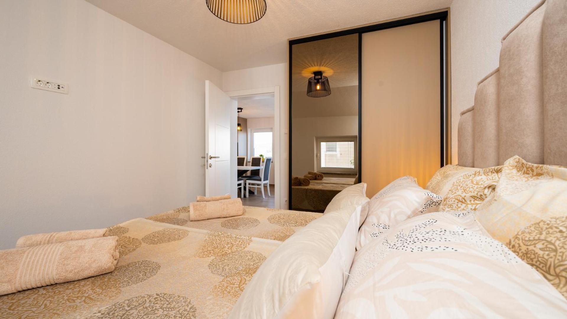 Apartments Summer Трогир Екстериор снимка