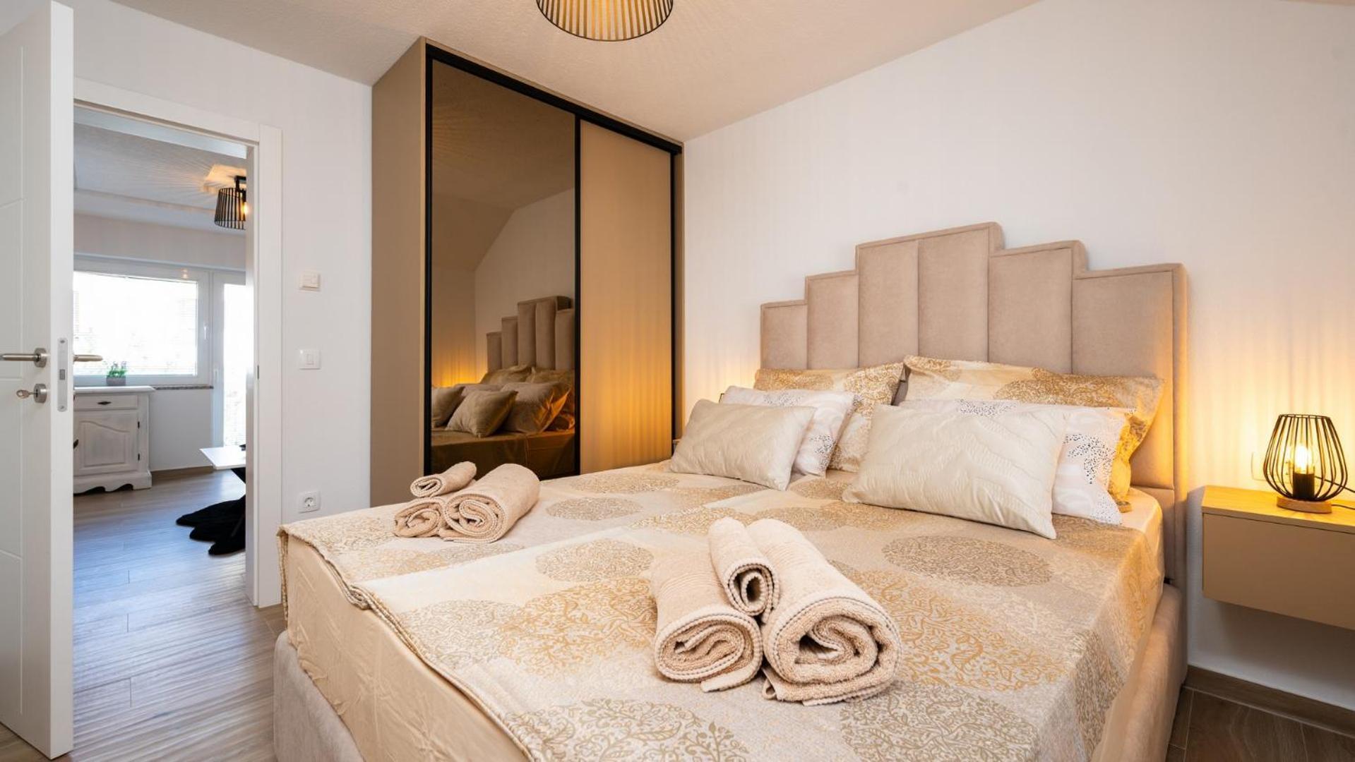 Apartments Summer Трогир Екстериор снимка